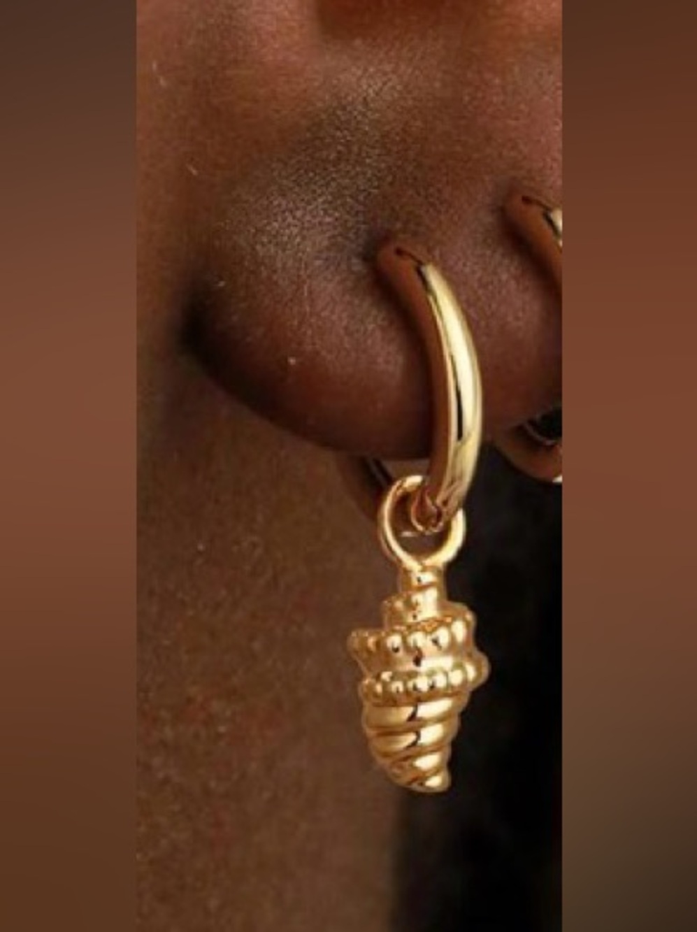 ⭐️FINAL PRICE #100 Sterling silver Gold Plated two toned Conch Shell Charm Hoops - Picture 3 of 4